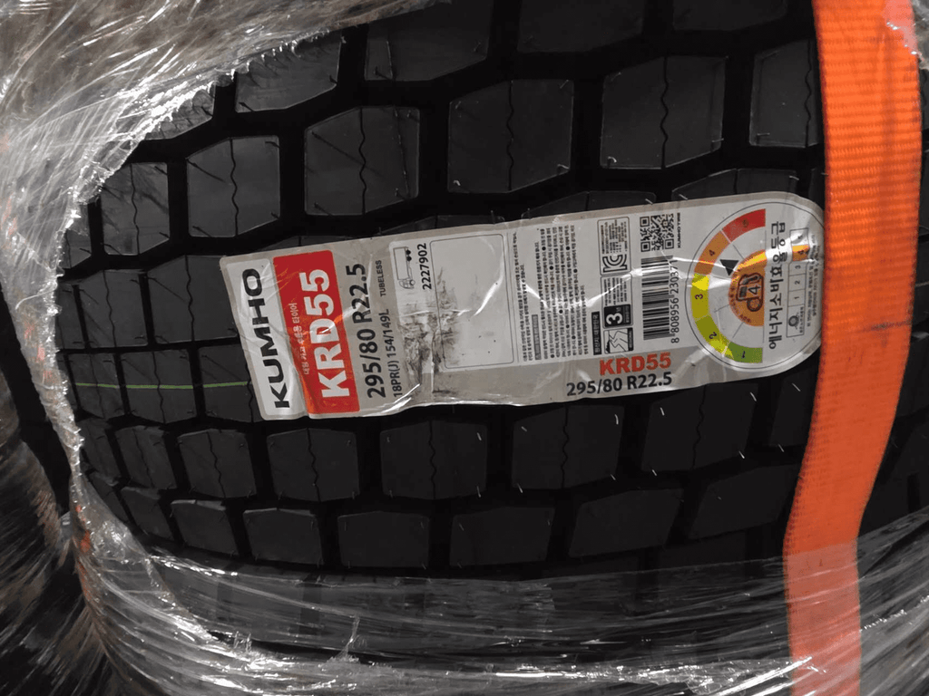 KUMHO 295 / 80R22.5 18PR Drive Tire | Extreme Durability, Open Shoulder Traction & Fuel Efficiency | 152/148 Load Index