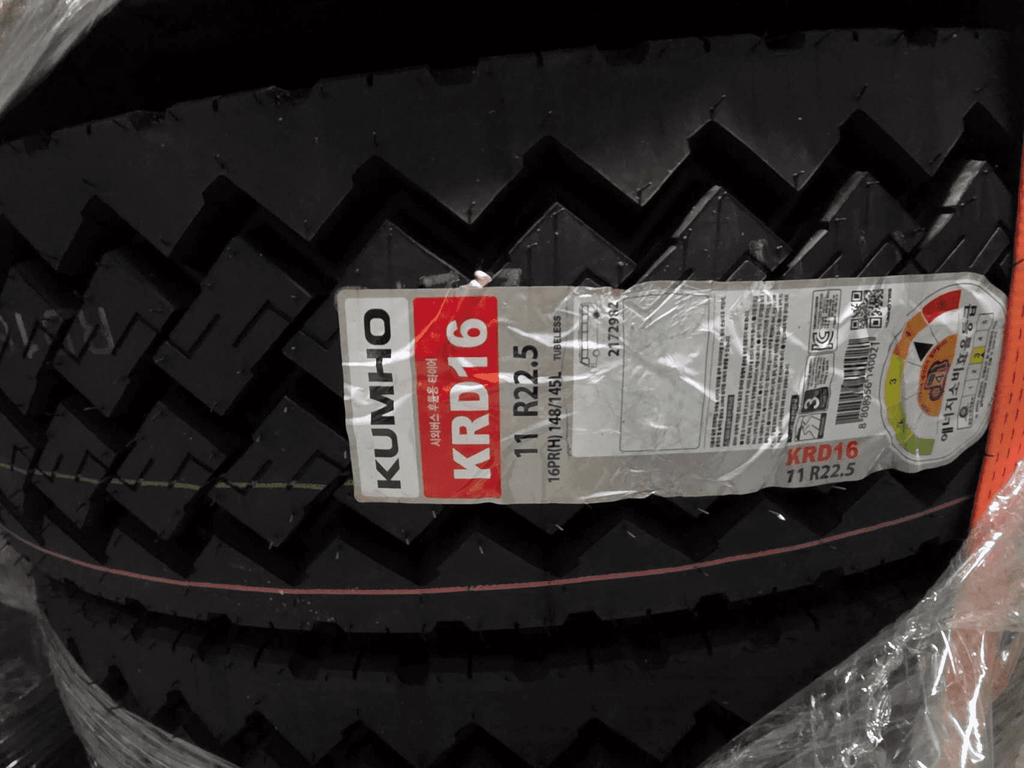 Kumho KRD16 11R22.5 G/16PR Drive Tire | Superior All-Weather Traction, High Mileage & Fuel Efficiency for Commercial Fleets