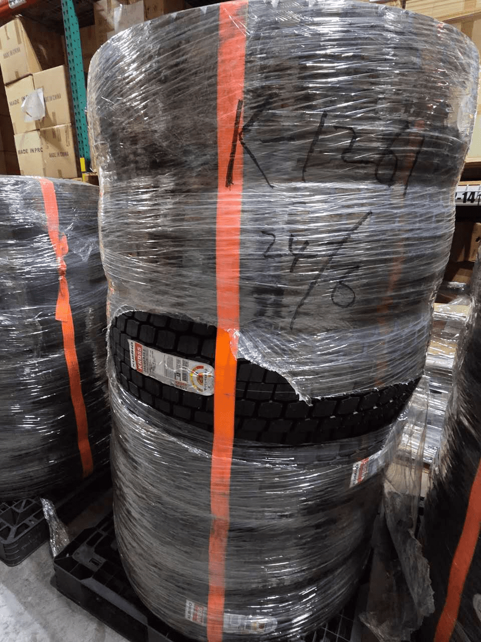KUMHO 295 / 80R22.5 18PR Drive Tire | Extreme Durability, Open Shoulder Traction & Fuel Efficiency | 152/148 Load Index
