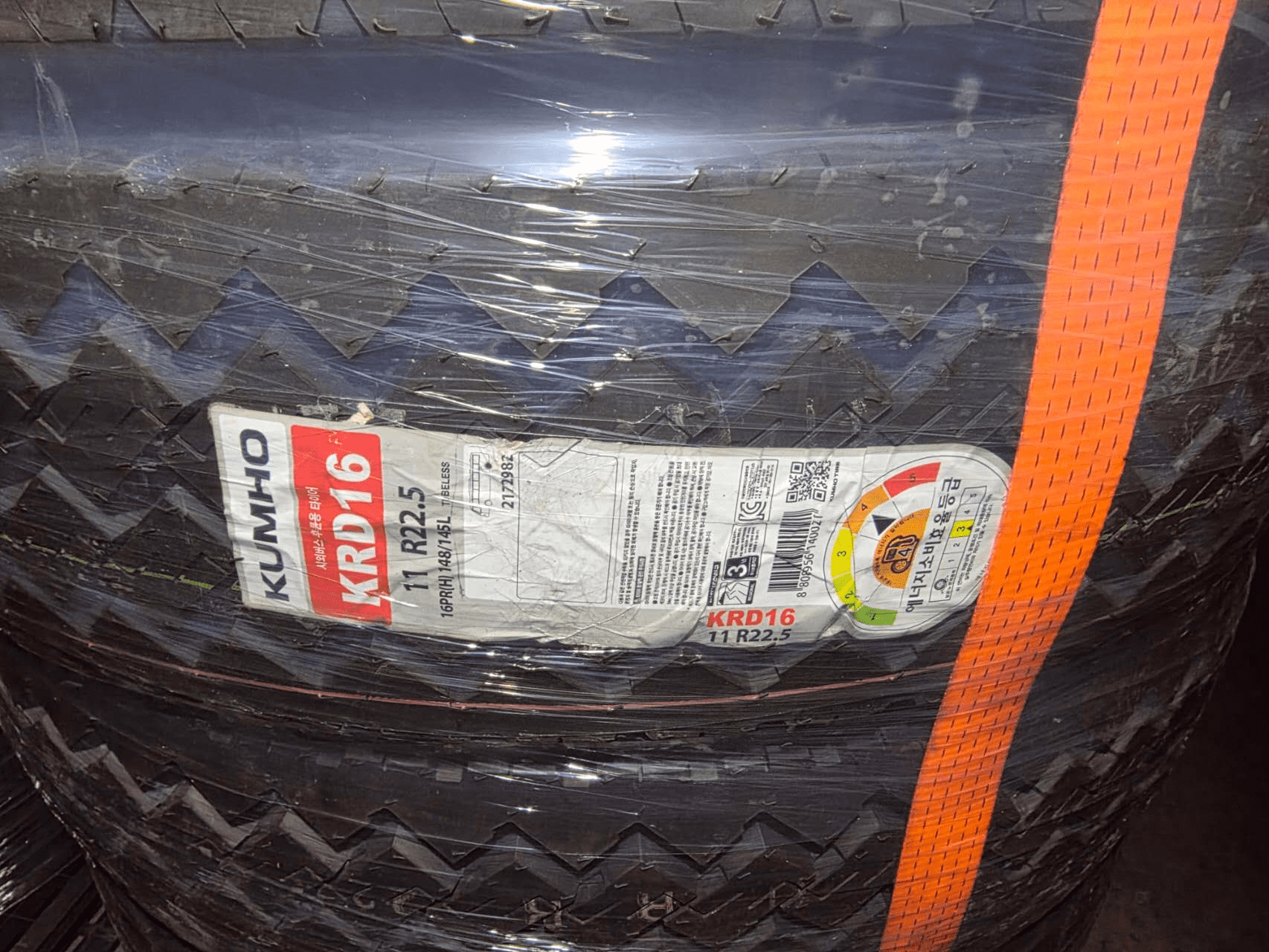 2025 Kumho KRD16 11R22.5 G/16PR Drive Tire | South Korean Engineered, High-Performance 360° Tread for Commercial Trucks