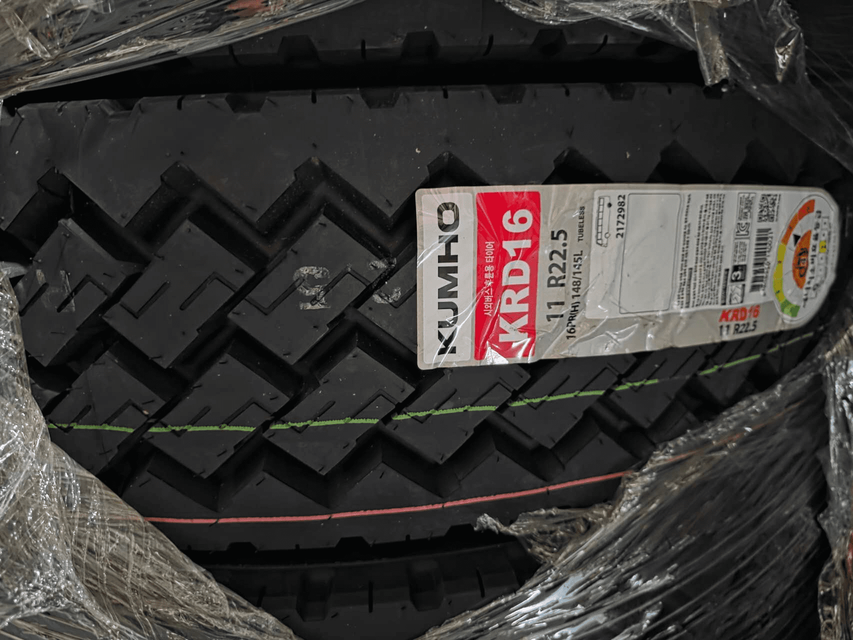 2025 Kumho KRD16 11R22.5 G/16PR Drive Tire | South Korean Engineered, High-Performance 360° Tread for Commercial Trucks